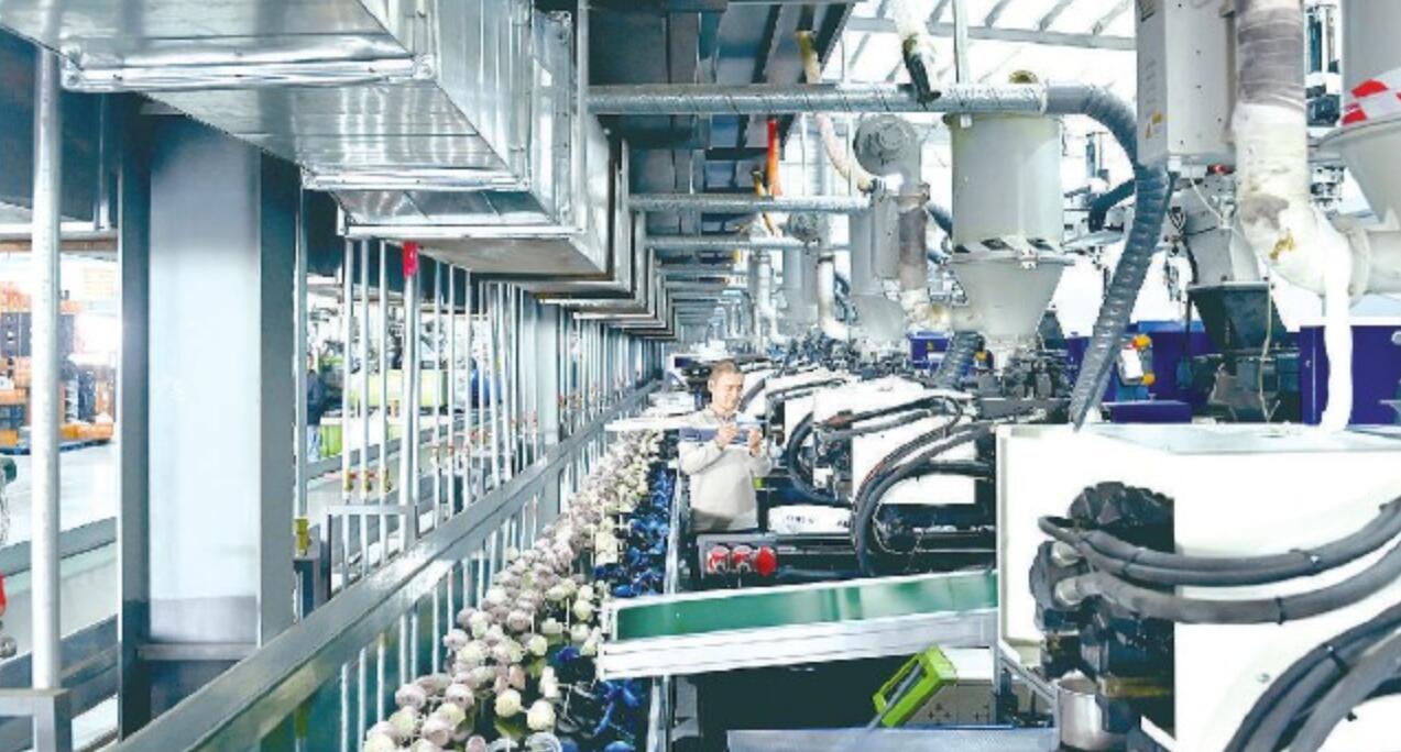 智能工廠生產忙